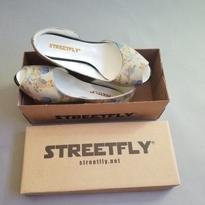 StreetFly flats. Size 8.